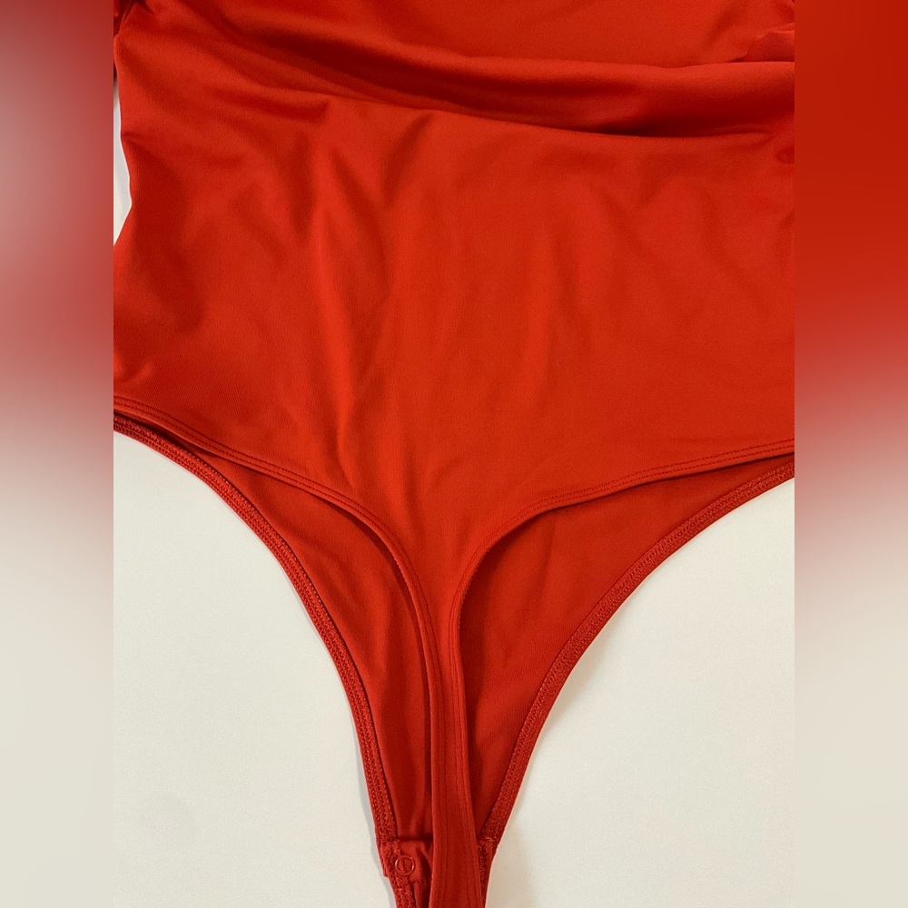 Aritzia Babaton Skintight Crewneck Long Sleeve Bodysuit‎ Orange Size - Picture 9 of 9